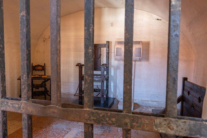 Palácio dos Prisioneros da Noite: Células e ferramentas de tortura