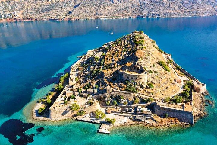 Tour guiado en barco de día completo con almuerzo en la isla Spinalonga
