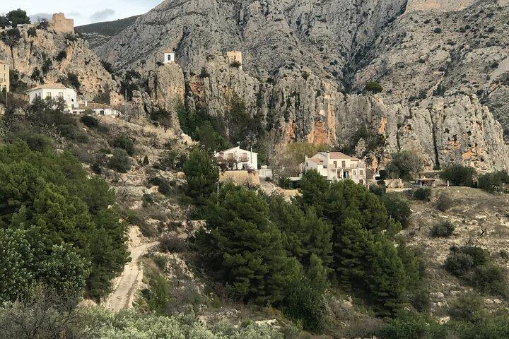 Excursão privada ao Castell de Guadalest e Algar Springs saindo de Benidorm
