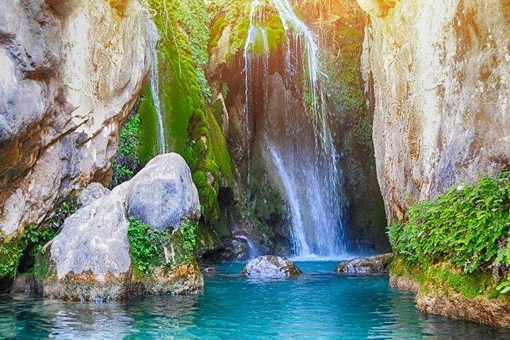 Excursão privada ao Castell de Guadalest e Algar Springs saindo de Benidorm
