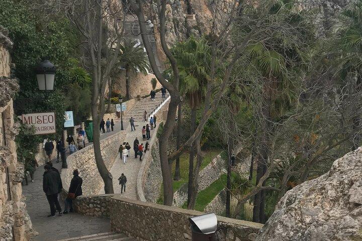 Excursão privada ao Castell de Guadalest e Algar Springs saindo de Benidorm