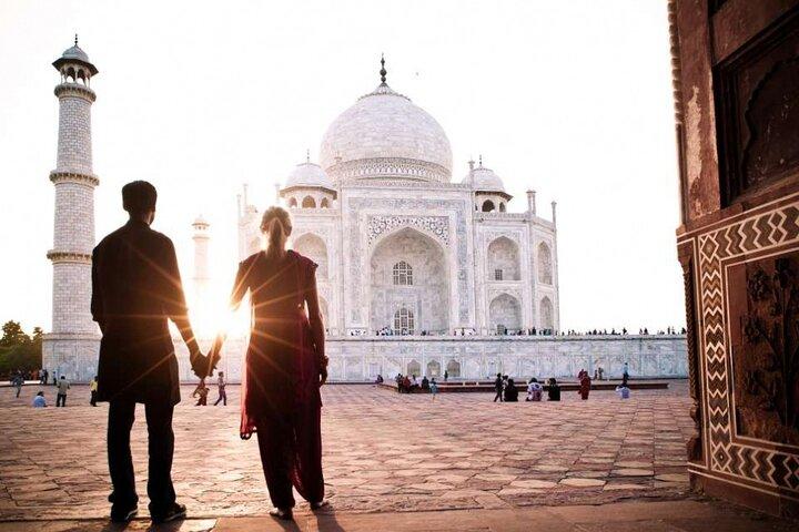 Explore o City Tour de dia inteiro em Agra de carro