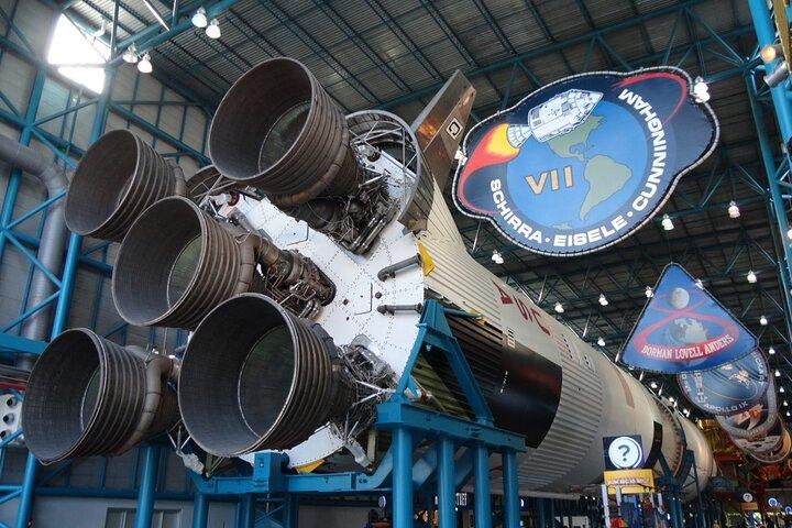 ケネディ宇宙センター1日小グループツアーオーランド発マックス14