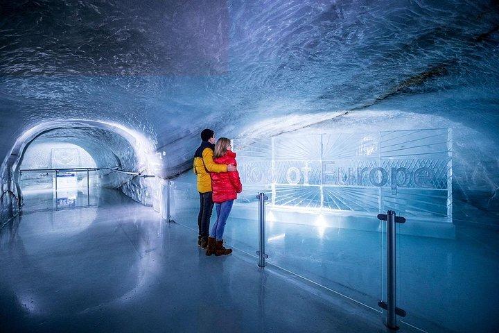 インターラーケン発、ヨーロッパで最も高い位置にあるユングフラウヨッホ駅への1日旅行