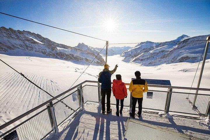 インターラーケン発、ヨーロッパで最も高い位置にあるユングフラウヨッホ駅への1日旅行