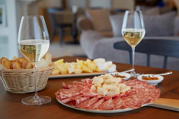 Dégustation de Prosecco non conventionnelle avec une vue imprenable sur les vignobles