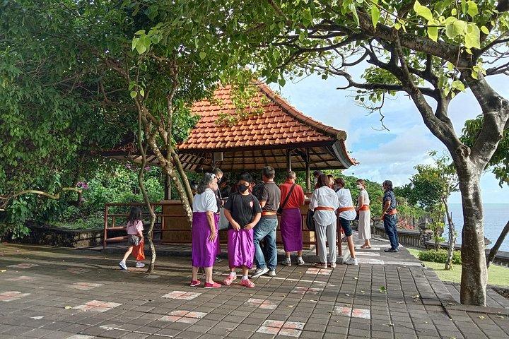 Halfday: GWK & Uluwatu Tour With Sunset