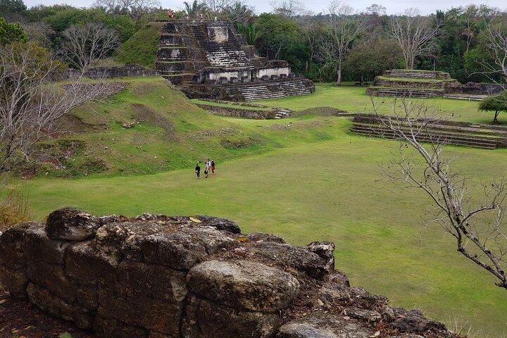 Rovine guidate di Altun Ha, fabbrica di rum e cartello del Belize da Belize City
