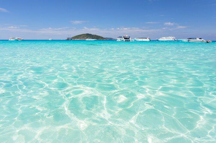 Viagem diurna às Ilhas Similan saindo de Phuket em lancha