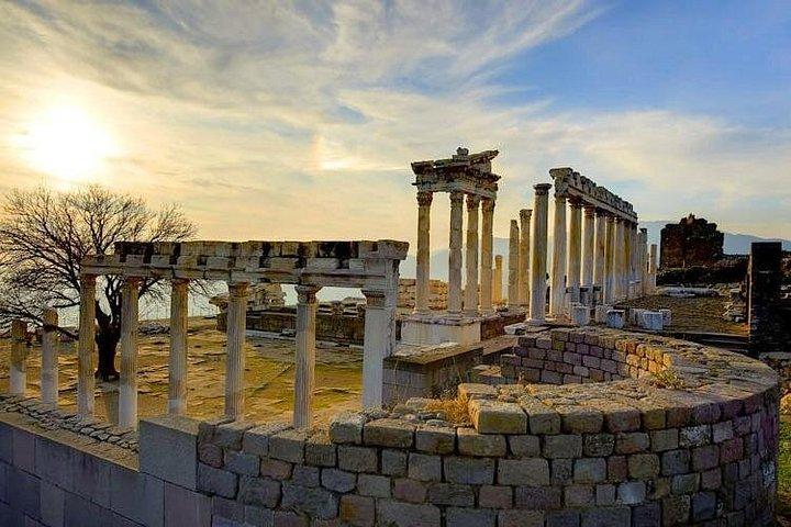Pergamon Small Group Tour from Izmir – UNESCO Heritage Experience