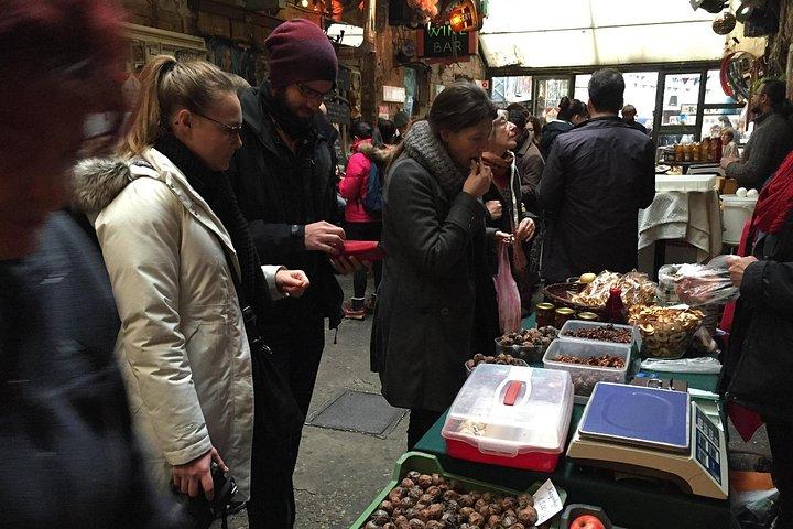 Easy Cooking Class Budapest - マーケット ウォーク付き (地元のワインとパーリンカを含む)
