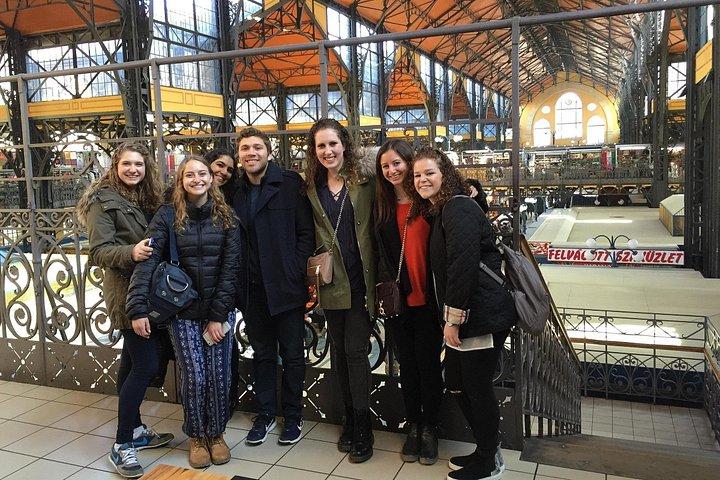 Easy Cooking Class Budapest - マーケット ウォーク付き (地元のワインとパーリンカを含む)