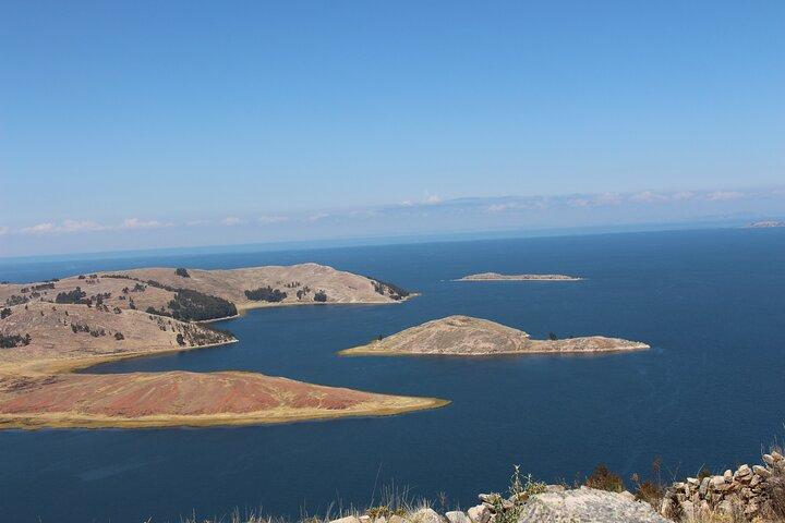 チチカカ湖＆ウロス諸島：2日間オールインクルーシブ文化ツアー