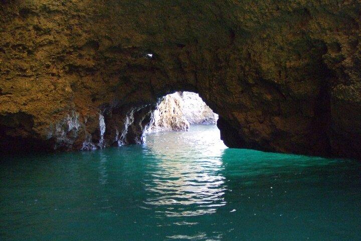 洞窟の中へのツアー /Grottos the Ponta da Piedade - ラゴス