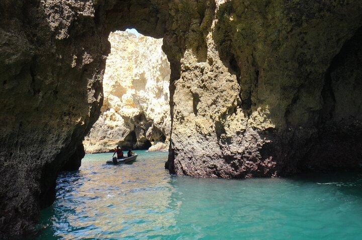 洞窟の中へのツアー /Grottos the Ponta da Piedade - ラゴス