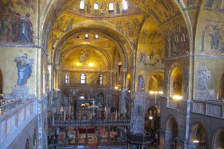 ヴェネツィアの聖マルコ大聖堂-ローマ帝国の遺産™