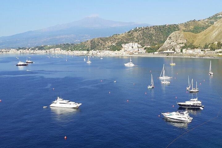 Heldagstur till Etna, Taormina, Naxos Bay och Castelmola