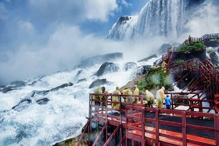 Daredevil Walking Tour: Maid of the Mist and Cave of the Winds