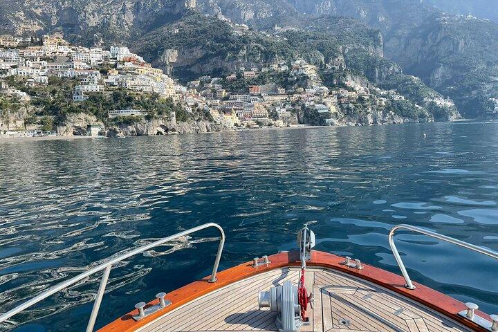 Excursão privada de barco à costa de Amalfi a partir de Positano: Nadar & Explorar