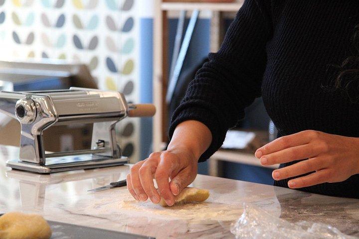 料理教室：ガルダ湖で作る新鮮なパスタとティラミス、ワイン付き