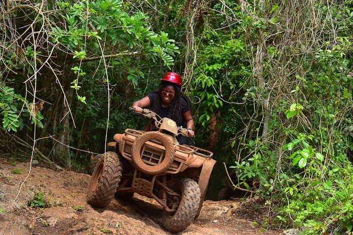 Aventure à Puerto Morelos : VTT, tyrolienne, exploration des cénotes