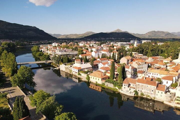 Privat tur fra Montenegro: Trebinje & Tvrdos kloster med vin- og madsmagning