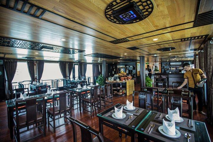 Lan Ha Bay Deluxe Cruise 2D / 1N：カヤック、自然のままの場所での水泳、食事