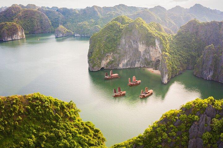 Lan Ha Bay Boutique Cruise 2D/1N: Kayak, nadar en los lugares vírgenes