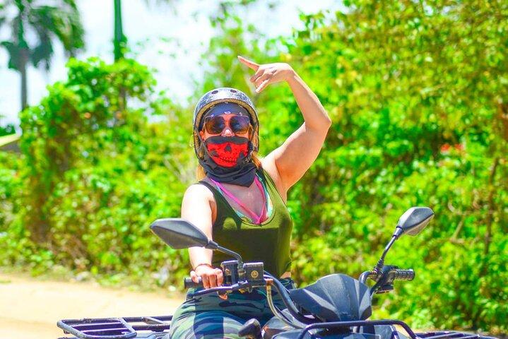 Tour guidato in quattro ruote (ATV) di Macao Beach, Taíno Cave e Tipica House