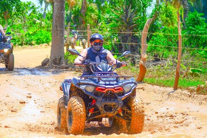 Tour guidato in quattro ruote (ATV) di Macao Beach, Taíno Cave e Tipica House