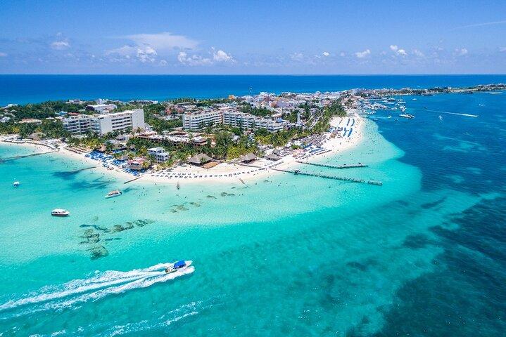Passeio de catamarã à Isla Mujeres com tudo incluído