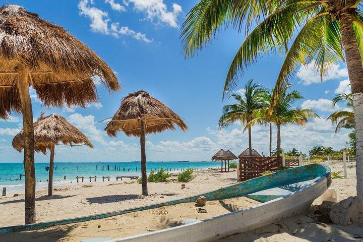 Passeio de catamarã à Isla Mujeres com tudo incluído