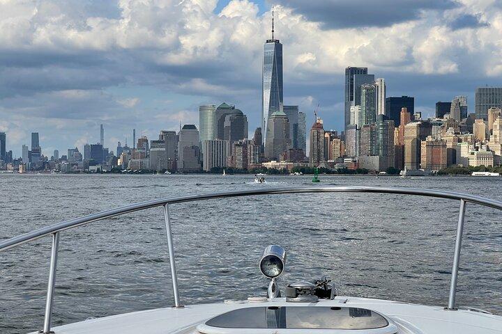 Best Private Luxury Daytime Boat Tour in New York City - 1 Hour