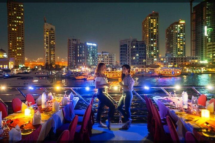 Burj Khalifa At the Top Billet med Marina Dhow Cruise Dinner Dubai