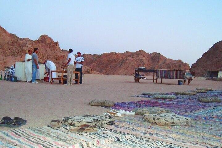 Beduinenessen in den Bergen in Dahab