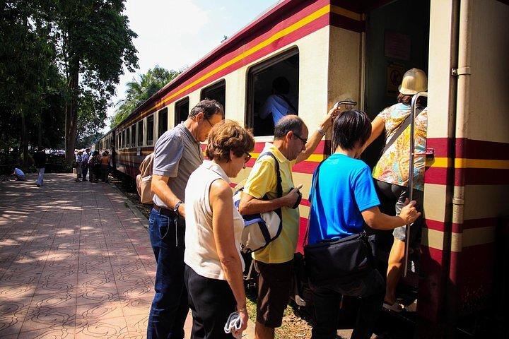 Tour privato alla ferrovia della morte di Kanchanaburi e Elephant Haven