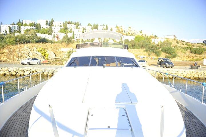Tour in yacht di lusso privato all-inclusive ad Alanya.