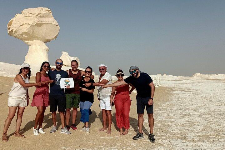Excursão Bahariya Oasis White Desert Black Desert3 Noites4 Dias