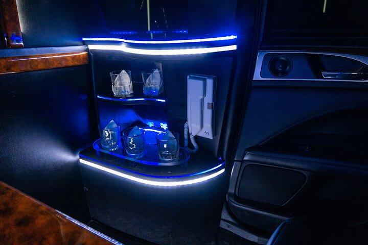 カンクンのホテルゾーンからカンクン空港までのリンカーン ストレッチ リムジン