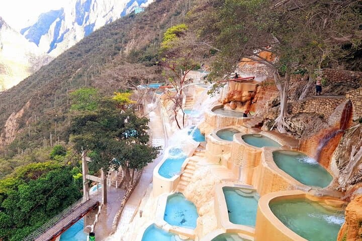 Private Tour of Tolantongo Grottoes with Transportation from CDMX
