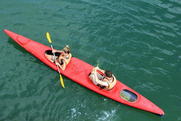 ハロン湾クルーズの日帰り旅行: カヤック、水泳、驚きの洞窟、ティトップ島