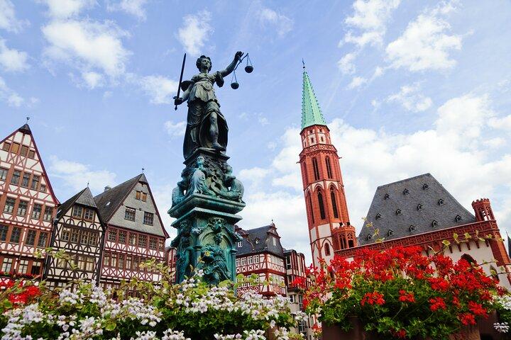 Passeio de bicicleta pelas principais atrações e natureza de Frankfurt com um guia