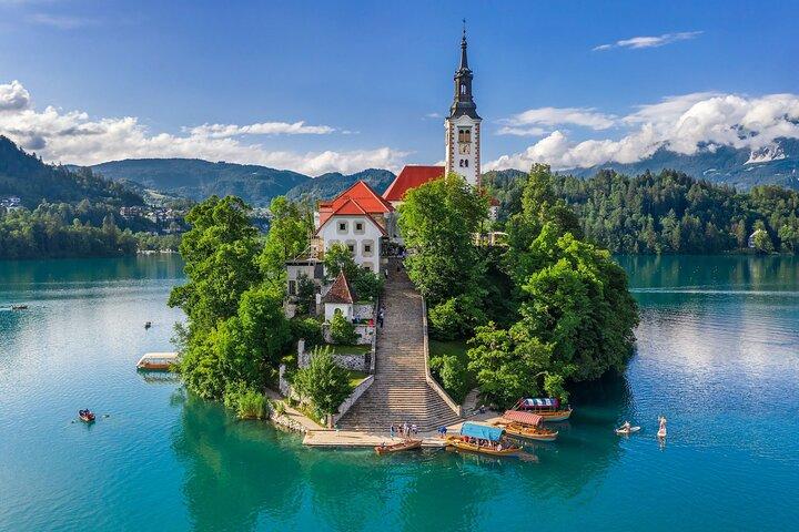 Excursión privada de un día a Liubliana y el lago Bled desde Viena
