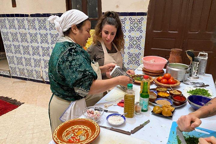Halbtägiger Kochkurs mit der lokalen Köchin Laila in Marrakesch