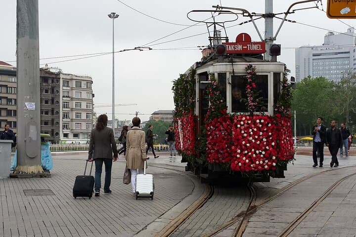 Private Istanbul Airport (IST) Arrival or Departure Transfer