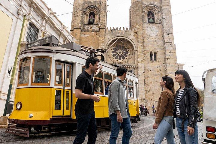 360º Lisbon Small Group: Helicopter Flight, Boat Trip and Walking
