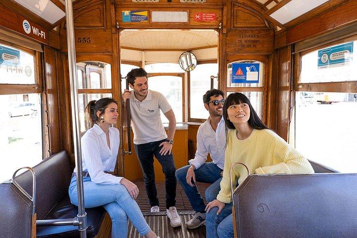 360º Lisbon Small Group: Helicopter Flight, Boat Trip and Walking