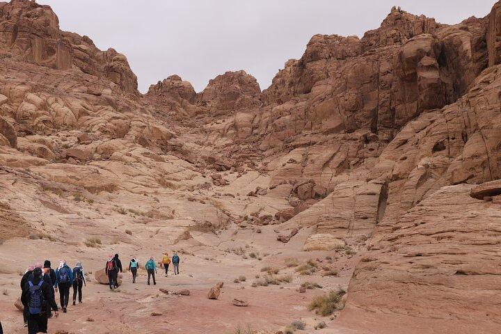 Caminhada de 2 dias e passeio de jipe saindo de Wadi Rum