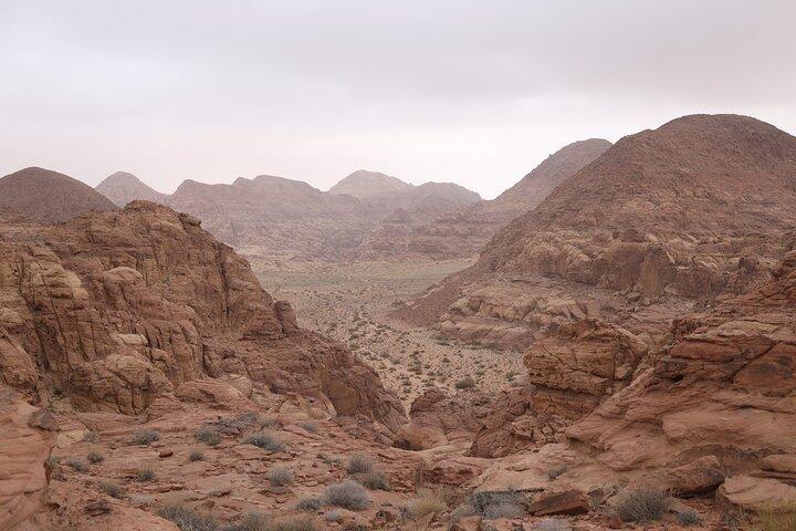 Caminhada de 2 dias e passeio de jipe saindo de Wadi Rum