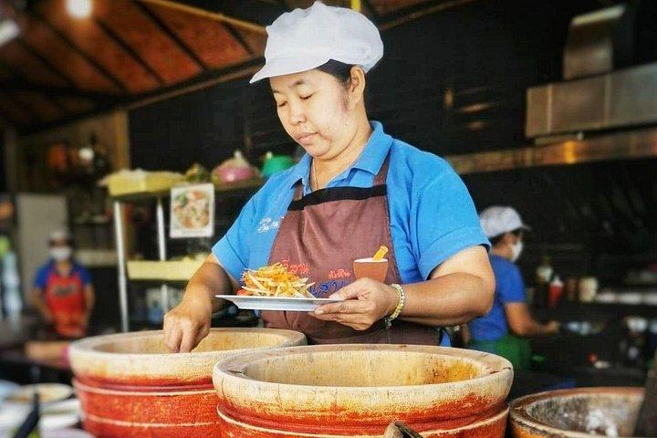 ホアヒンでローカルフードツアーのように食べる